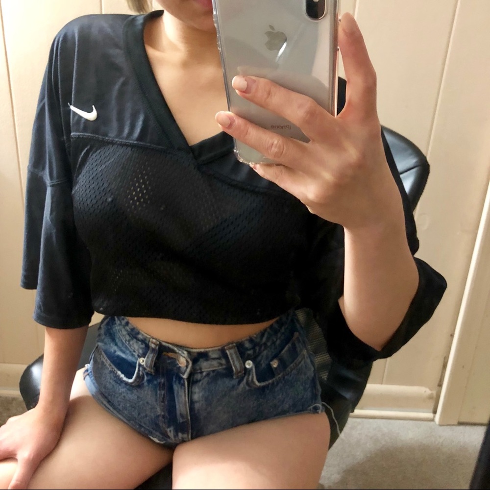 ❌SOLD❌ NIKE Black Breathable Crop Top - Picture 4 of 7